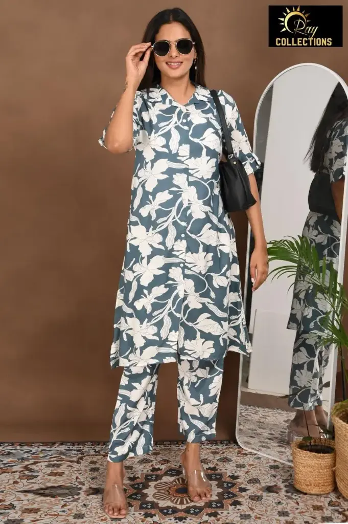 Cordsets _1 greenish blue flower  (S-38)