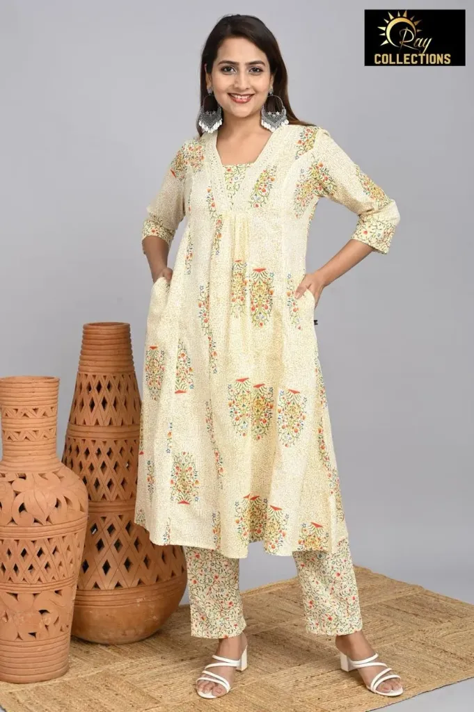 Effortless Style Everyday Elegance Cream, Gold Design